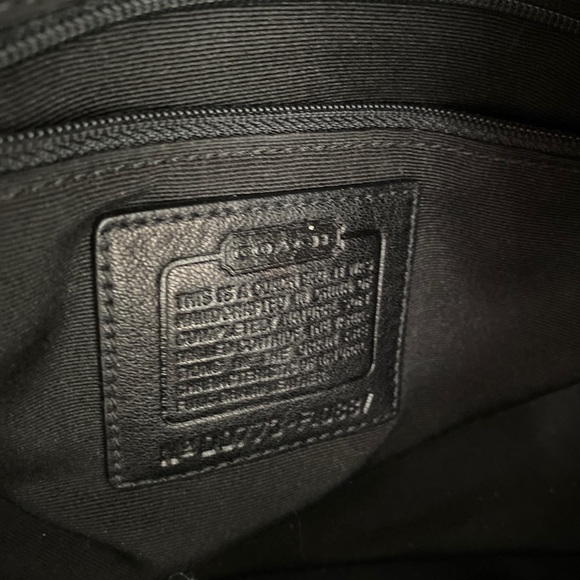 Vintage Coach pebbled Leather large Black shoulder bag. - Picture 11 of 12